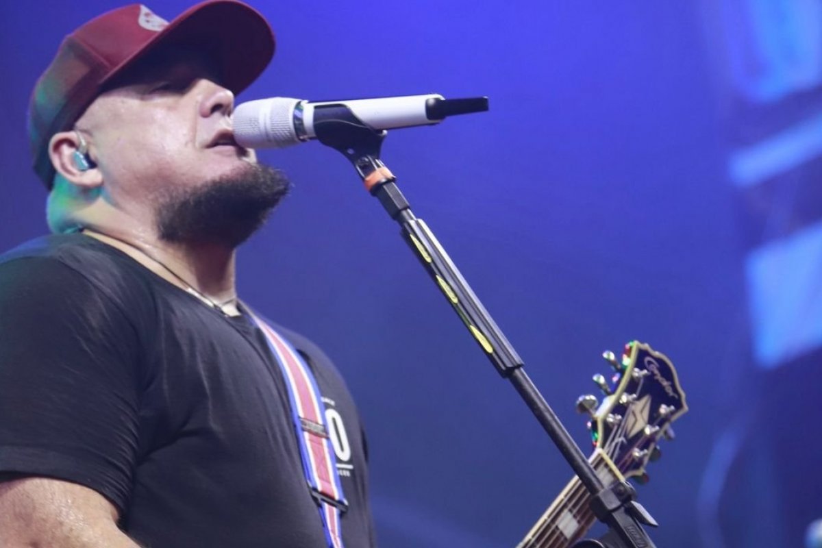 Vídeo: celebrando 30 anos de carreira, Raimundos faz show especial na Bahia