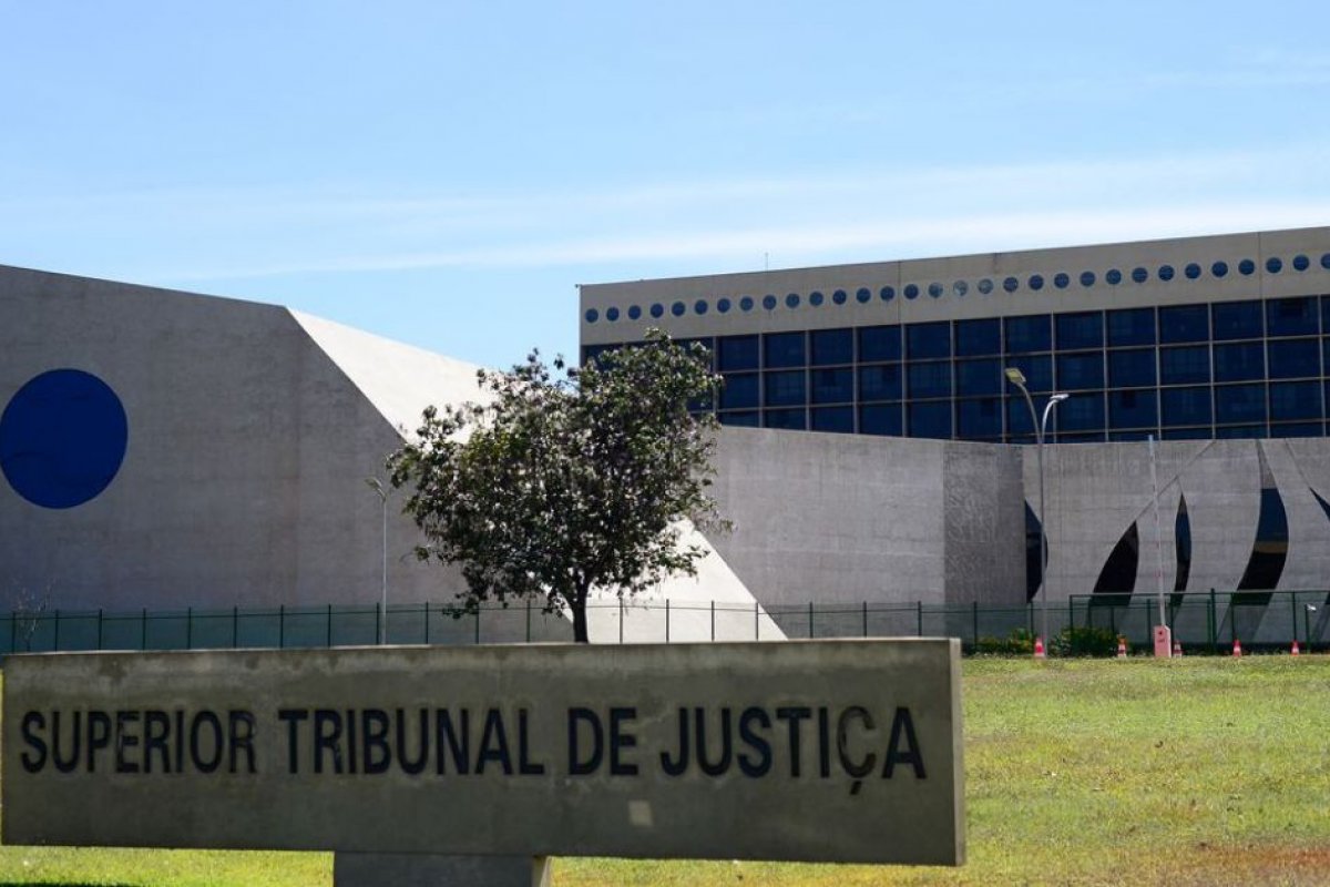 Prisão por dívida alimentícia deve ter fundamentação específica, diz STJ