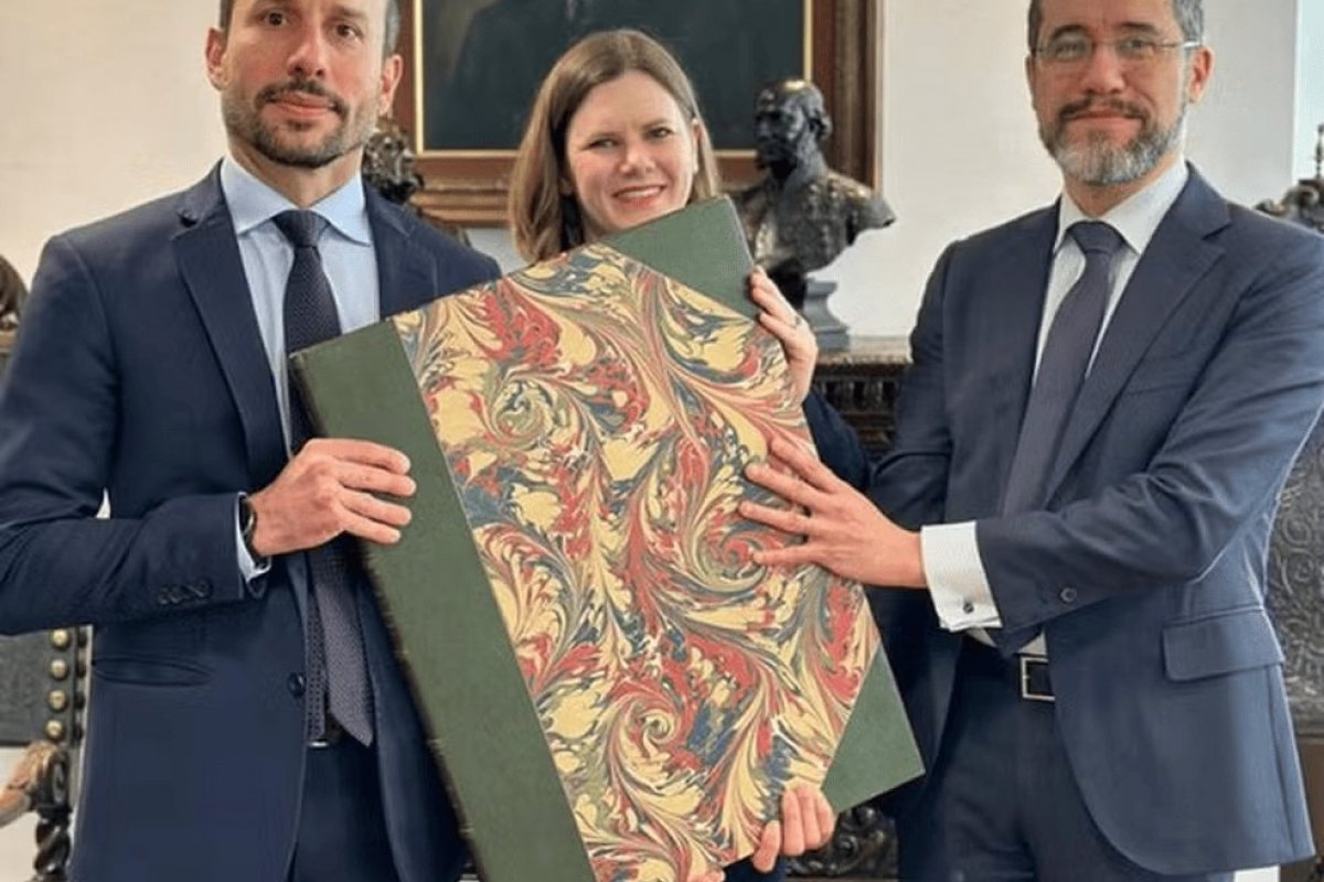 Livro de 1823 furtado de museu no Pará é recuperado pela PF em Londres