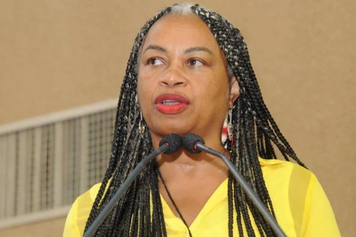Olívia Santana denuncia abordagem violenta da PM em Salvador