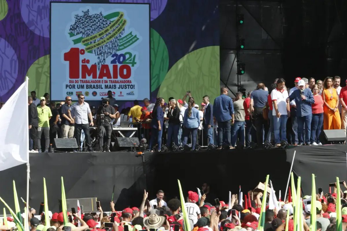 Lula sanciona lei que altera tabela do Imposto de Renda