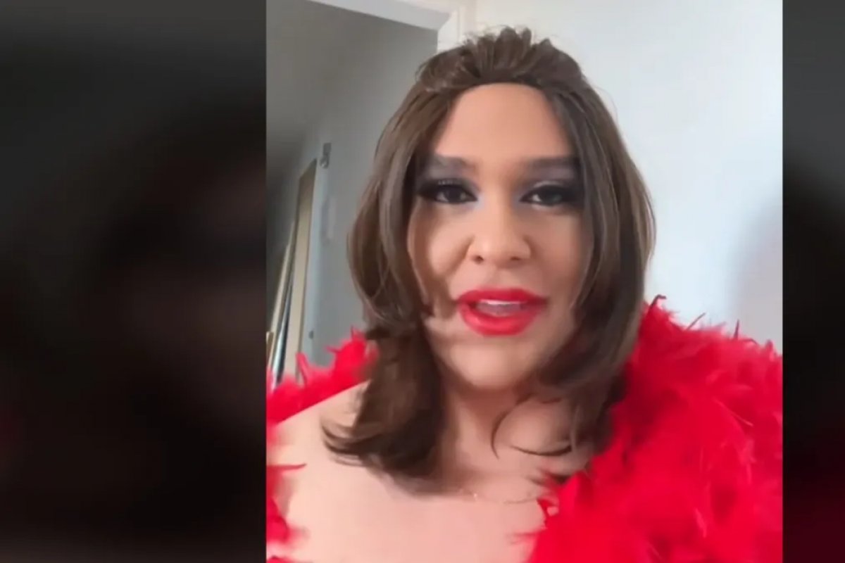 Vídeo: Ex-deputado dos EUA, George Santos volta a performar como drag queen após 18 anos