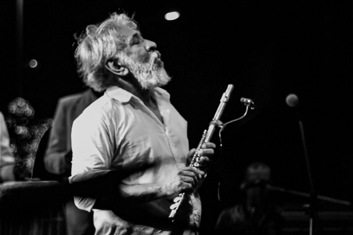 Jornalista baiana lança livro em homenagem a Letieres Leite e Orkestra Rumpilezz!