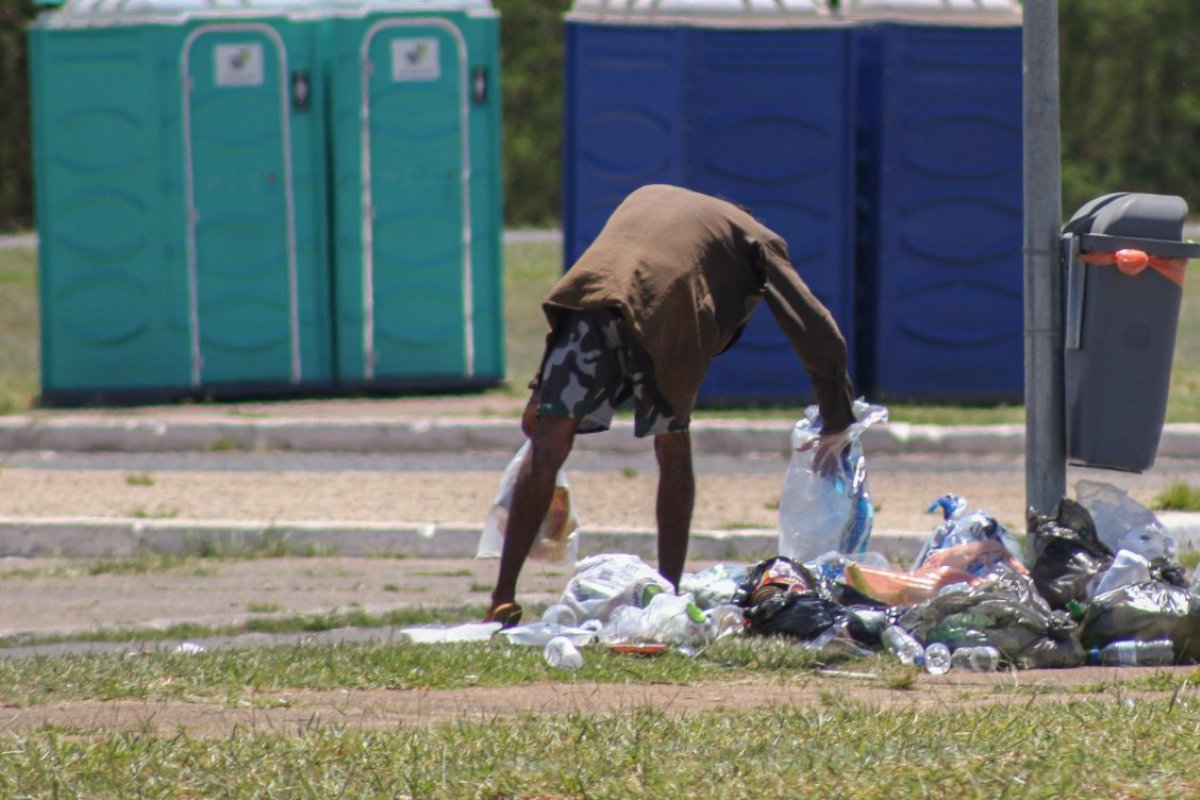 Denúncias de violência contra moradores de rua aumentam 24% no Brasil em 2024