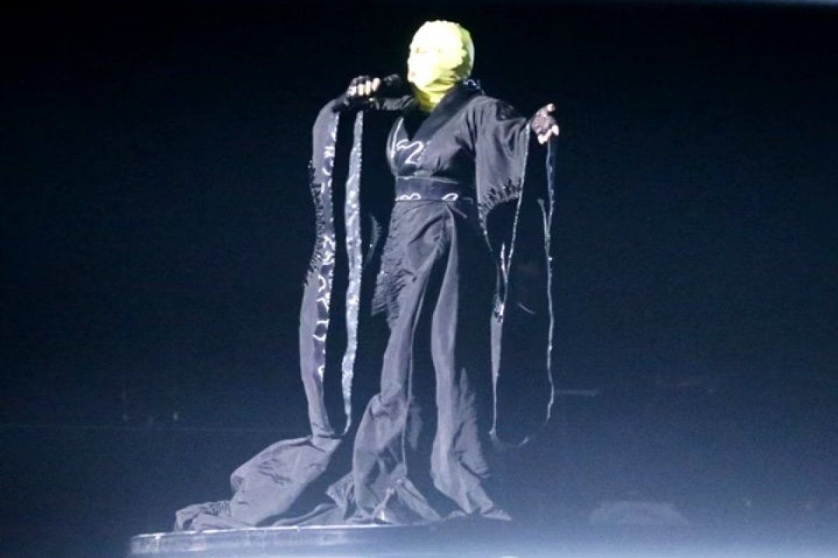 Madonna ensaia mascarada para show no Rio de Janeiro!