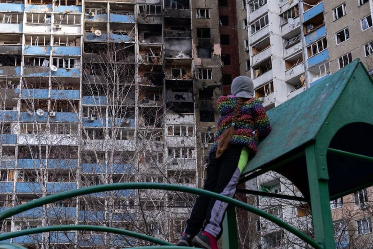 Ucraniana de 98 anos anda 10km para fugir de invasão russa a sua cidade