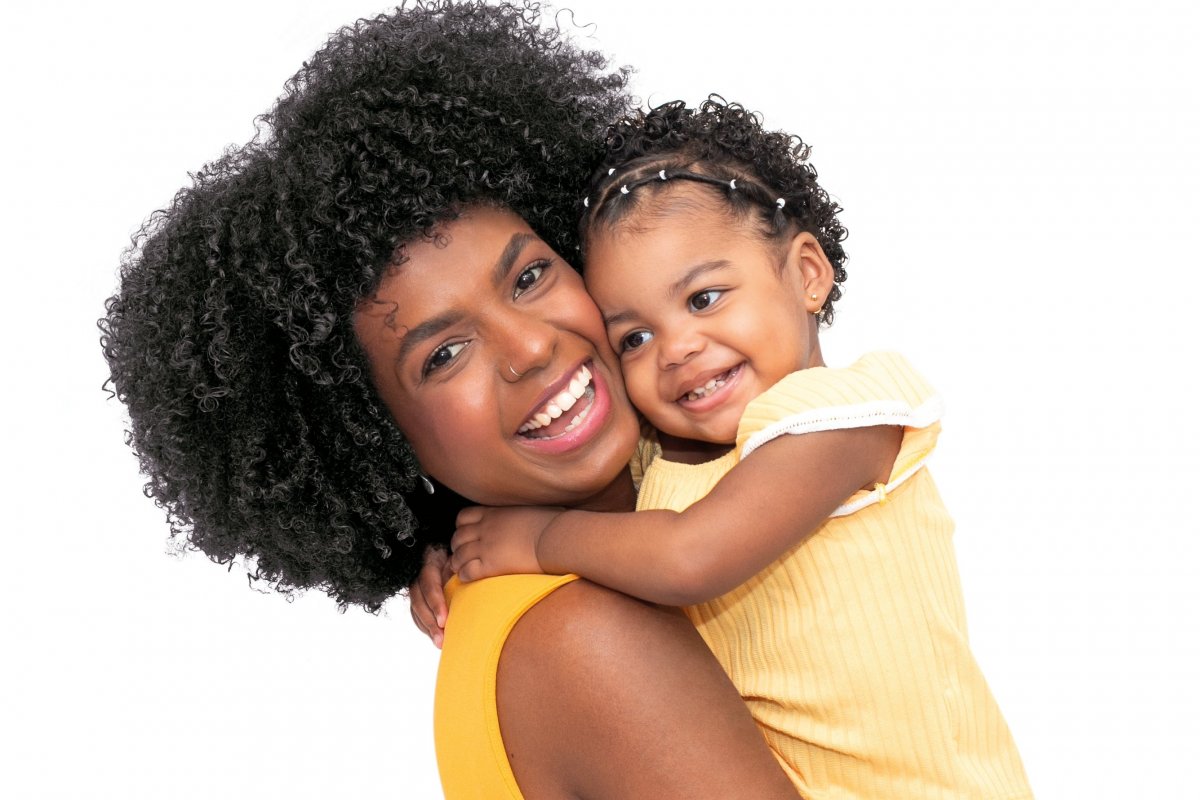 Dia das Mães: Tratamentos para cabelos crespos, cacheados e ondulados é um presente afetivo e que promove a autoestima!
