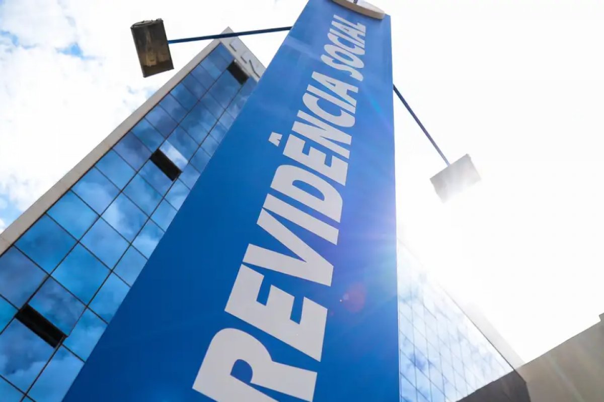 Juro médio do consignado do INSS recua para 22,4% ao ano em março, menor nível desde 2021