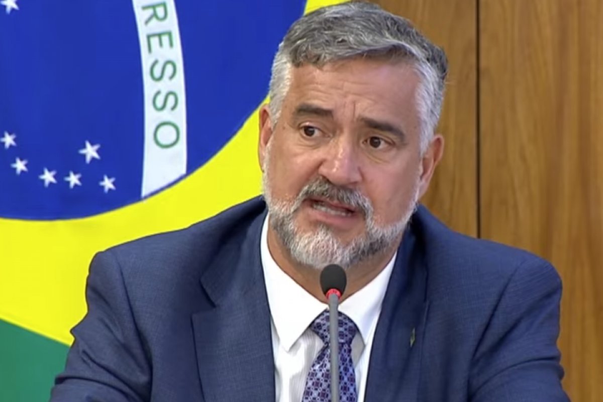 RS: 'Escritório de coordenação das ações do Governo Federal será instalado', diz ministro Paulo Pimenta