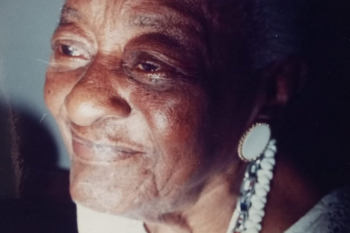 Tia Cantu: honrada por Ayrá