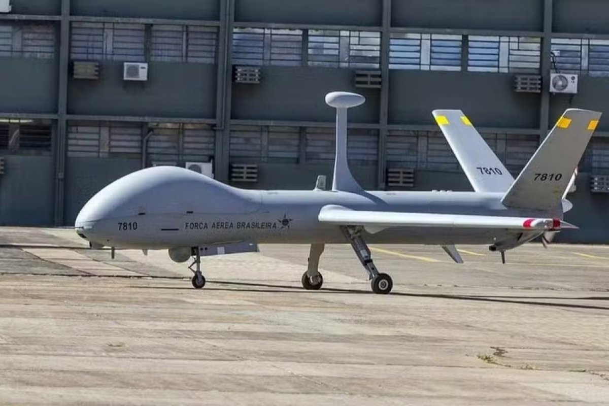 Enchentes no RS: Força Aérea usa drone para identificar pessoas isoladas ou em risco