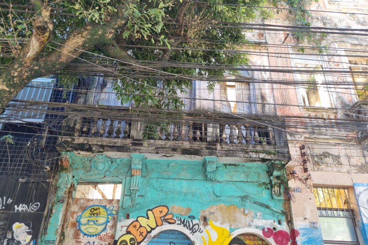 Codesal identifica fissuras em imóvel vizinho ao casarão interditado no Centro de Salvador