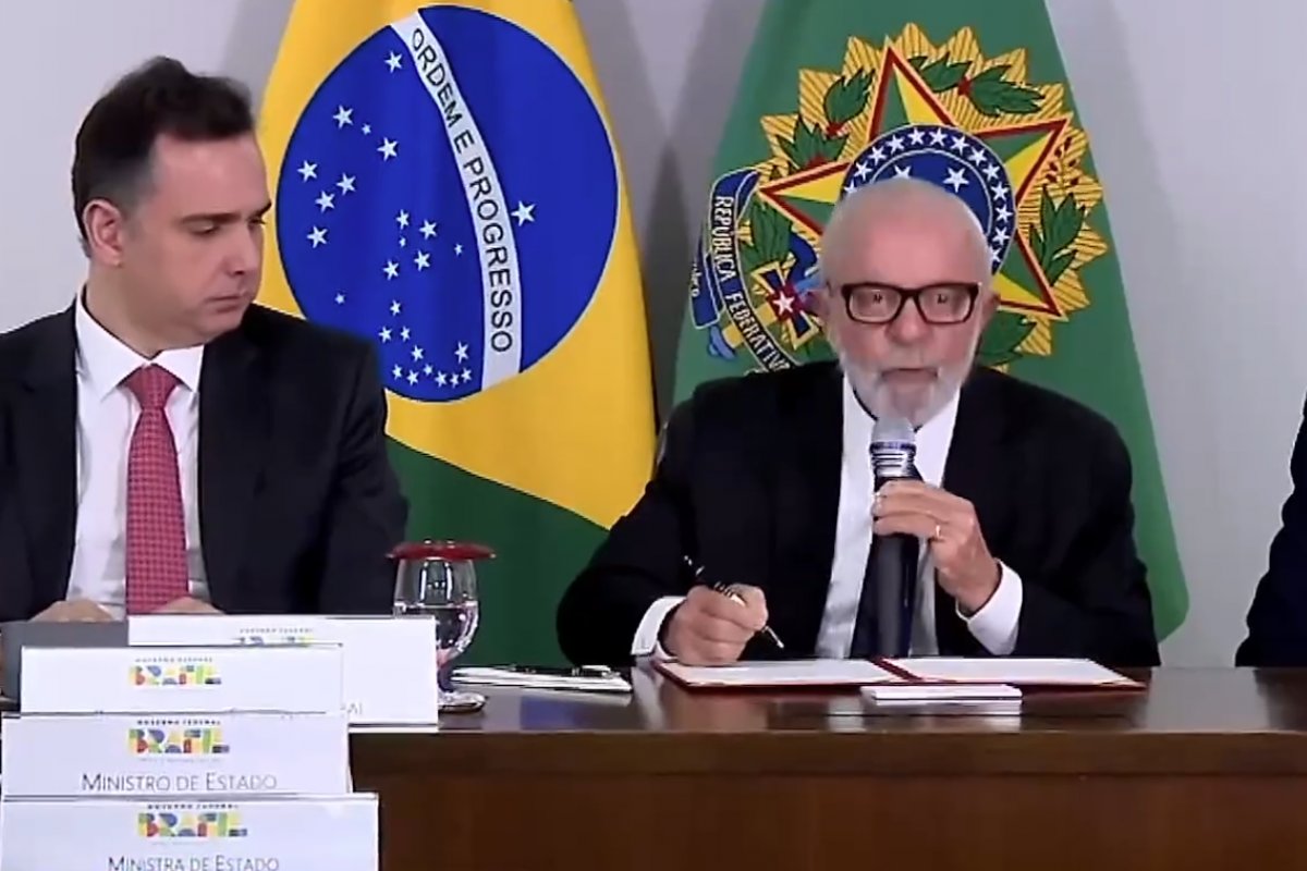 Lula assina decreto legislativo de pedido de autorização de calamidade pública no Rio Grande do Sul