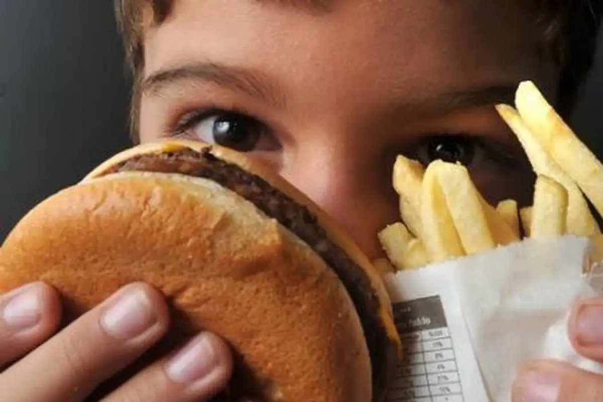 Uma a cada três crianças está acima do peso no Brasil, aponta estudo