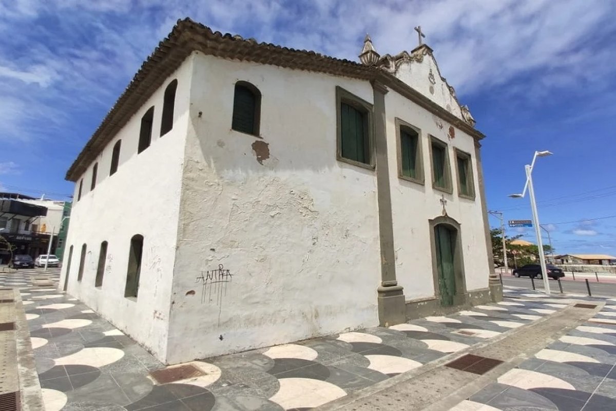 Igrejinha do Rio Vermelho completa 10 anos fechada e acumula problemas causados pela maresia