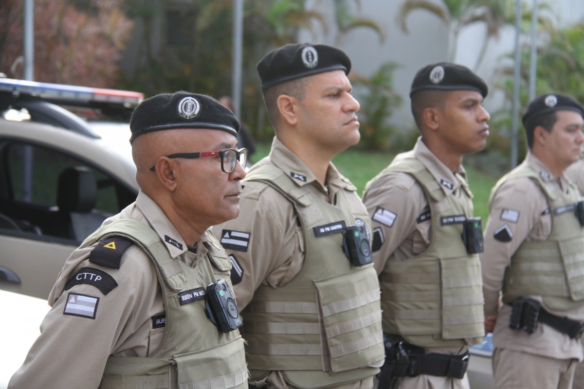 Secretaria de Segurança da Bahia inicia uso de mais de 440 câmeras corporais em fardas de PMs