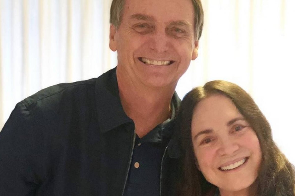 Bolsonaro convida Regina Duarte para assumir a Secretaria da Cultura do governo federal