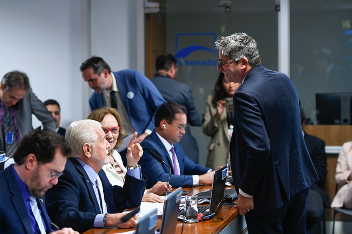 Comissão do Senado aprova projeto que retoma seguro DPVAT e libera R$ 15 bilhões