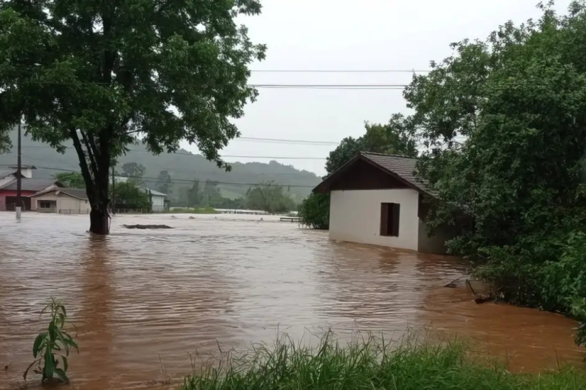 Inmet alerta grande perigo com chuvas de mais de 100 mm no sul do RS