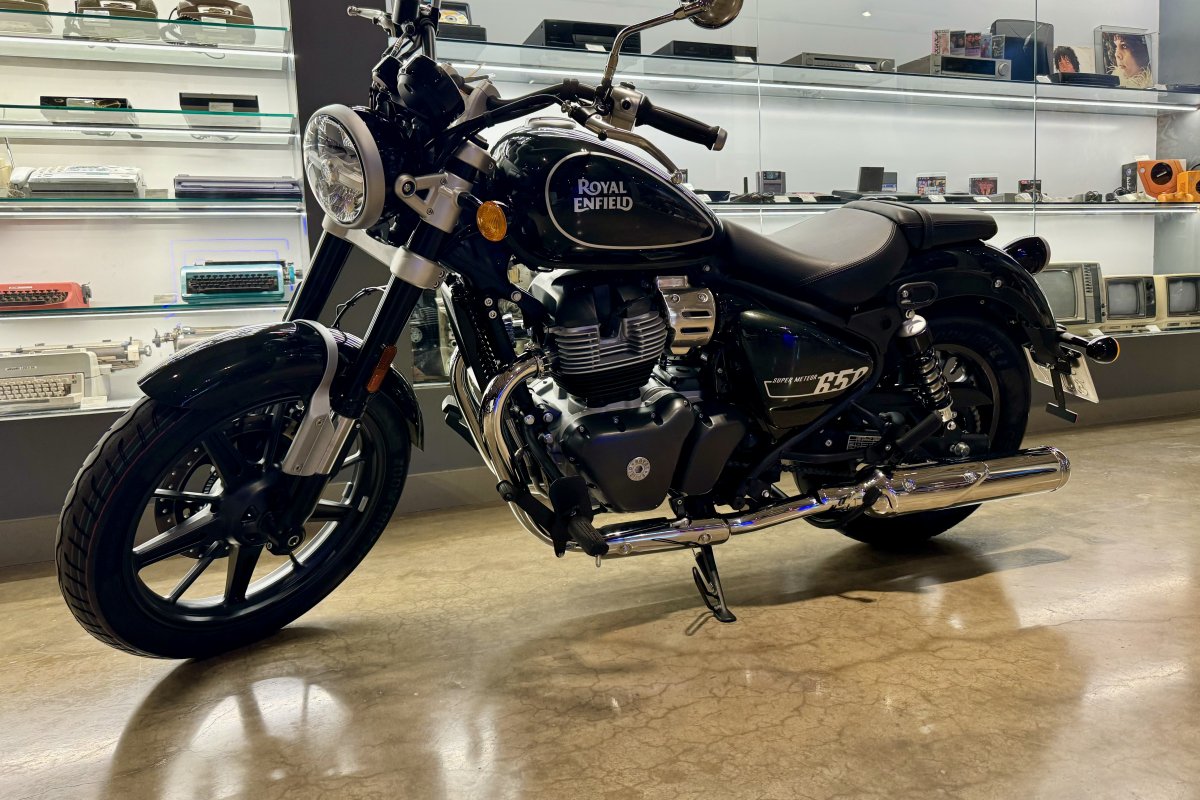 Royal Enfield Super Meteor 650 chega em três versões por R$ 33,9 mil