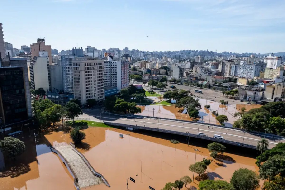 Sobe para 100 o número de mortos em tragédia no RS