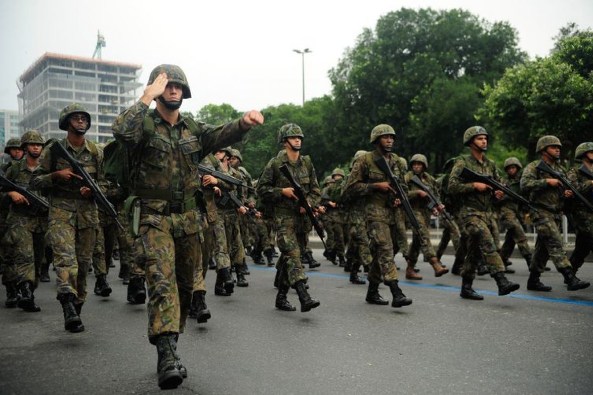 MP pede que TCU suspenda contratação de militares da reserva