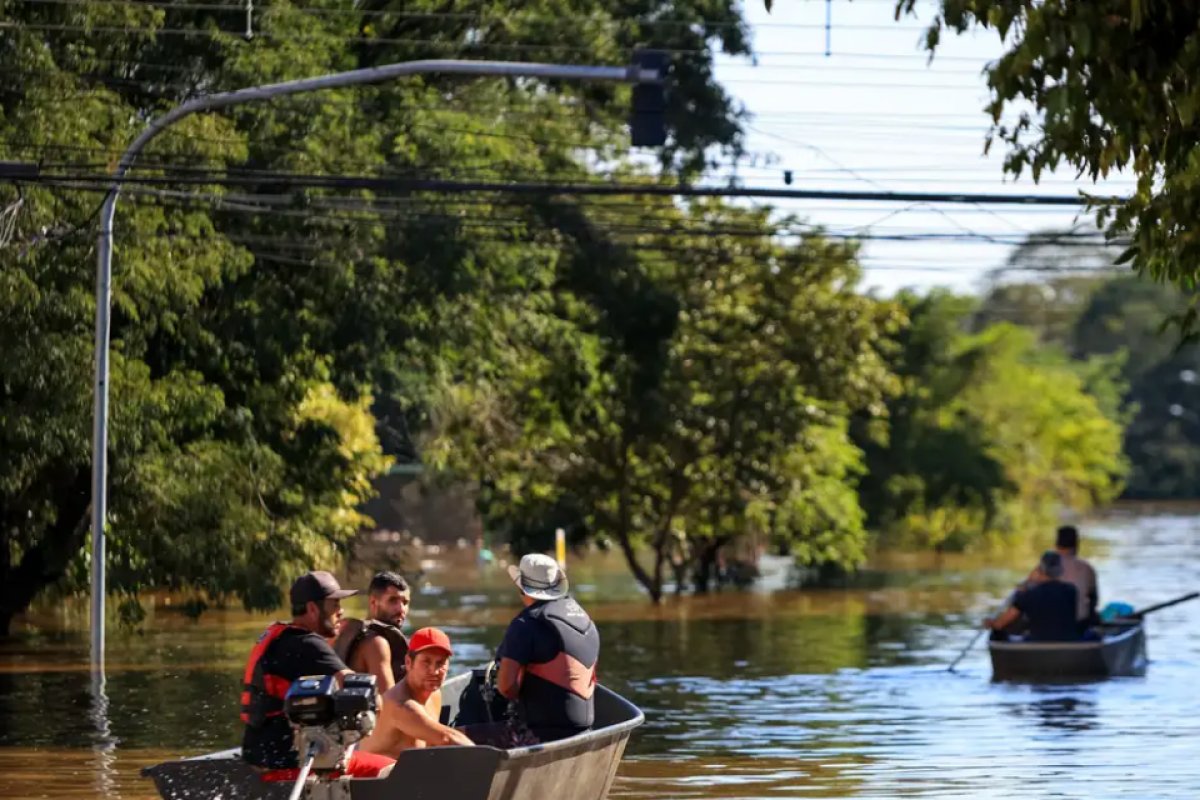 Após CNU, governo adia mais concursos por causa das enchentes no RS