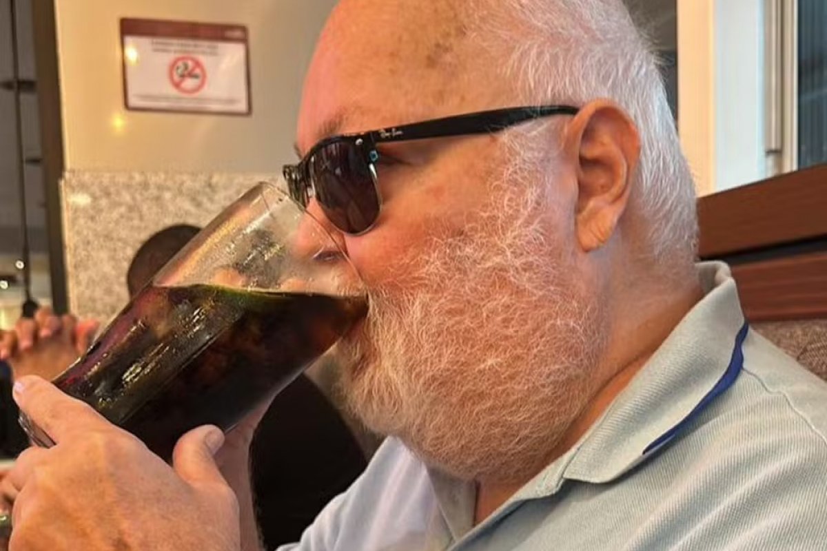 Há 50 anos, aposentado diagnosticado com diabetes só bebe Coca-Cola