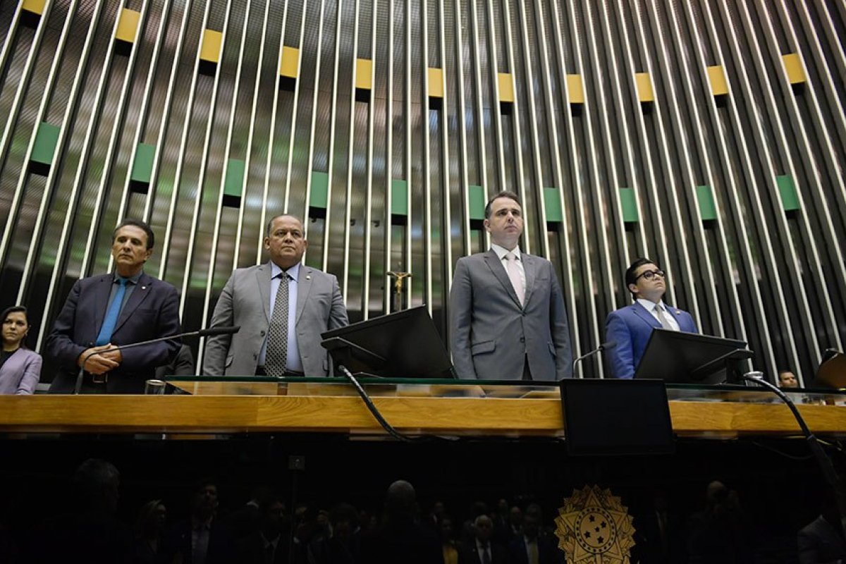 Congresso adia análise do veto à saída temporária de presos