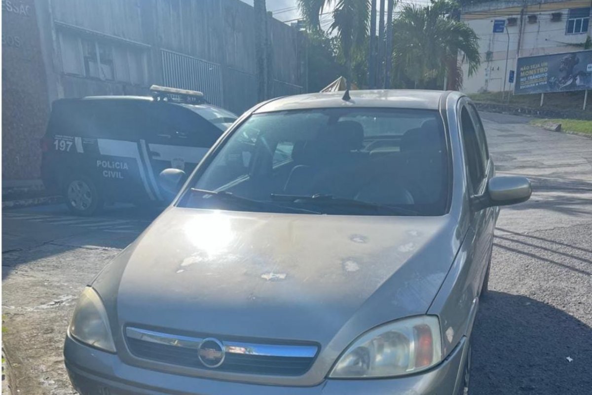 Homem é preso com carro roubado em Salvador 
