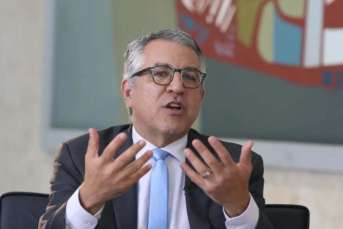 “Coaches do caos” diz Padilha sobre quem espalha mentiras sobre a tragédia causada pelas fortes chuvas no RS