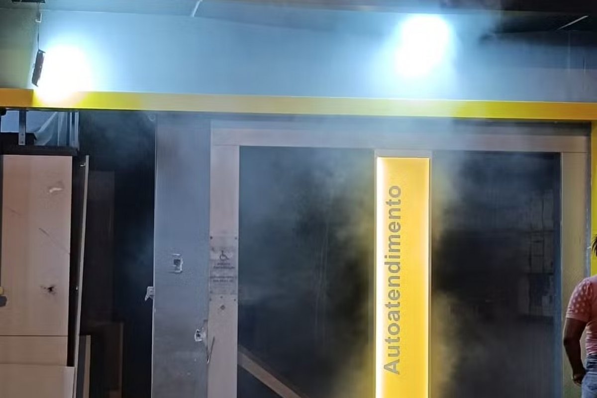 Agência bancária é atacada e caixas eletrônicos são explodidos em cidade do interior da Bahia