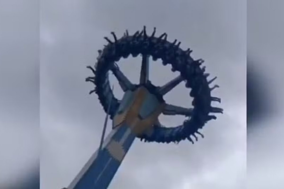 Brinquedo ‘congela’ e pessoas ficam de cabeça para baixo em parque de diversões na China