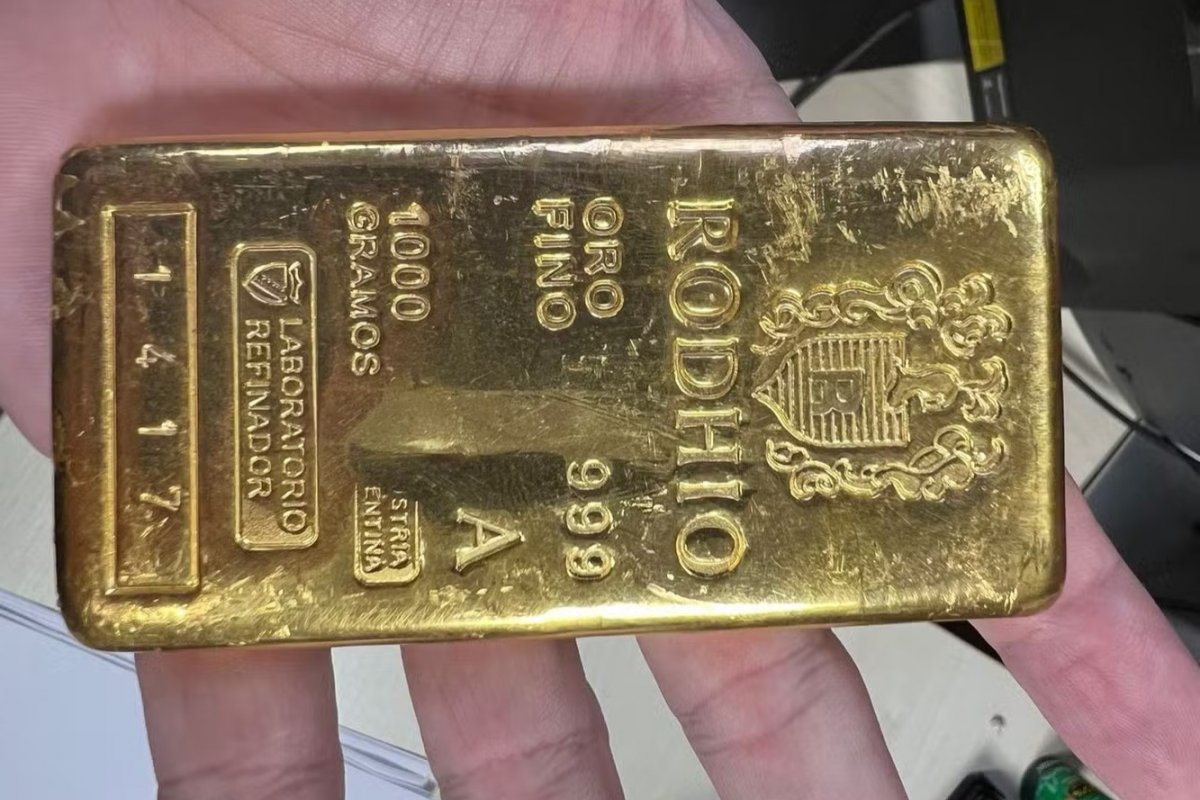 Chinês de 42 anos é preso no aeroporto de Foz do Iguaçu com barra de ouro de 1 kg