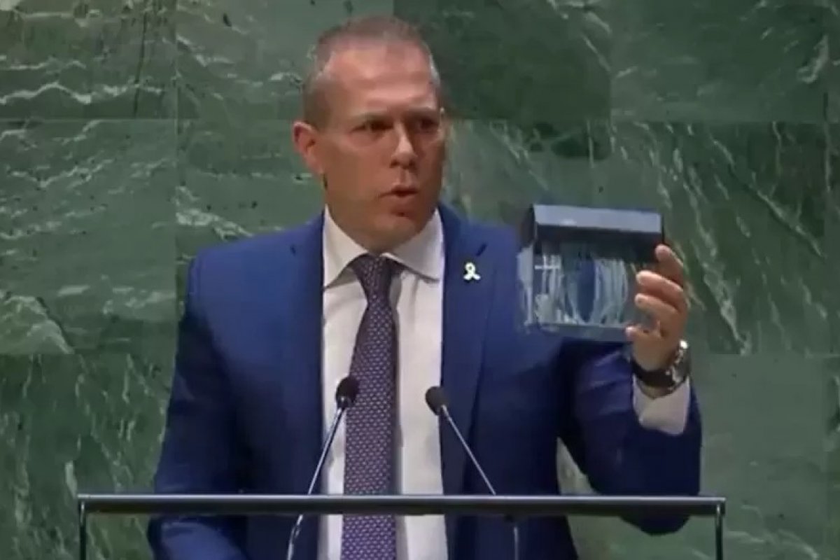 Vídeo: Embaixador de Israel tritura carta da ONU durante votação pró-Palestina