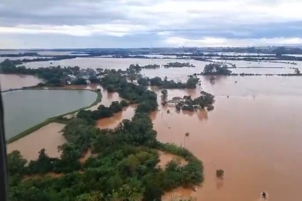 Governo do RS estima 50% das crianças sem aula e 1.800 escolas fechadas