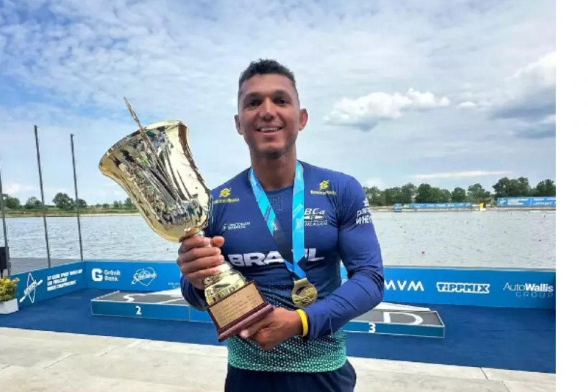 Isaquias Queiroz vence etapa da Copa do Mundo de canoagem, na Hungria