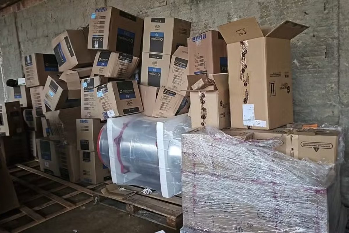 Homem é preso após ser encontrado com R$ 1,5 milhão de produtos roubados em galpão na BA