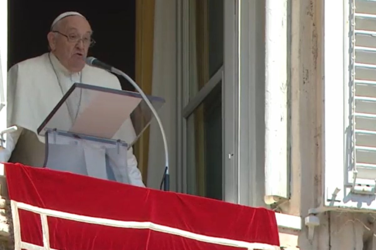 Papa Francisco liga para arcebispo de Porto Alegre em apoio às vítimas do RS