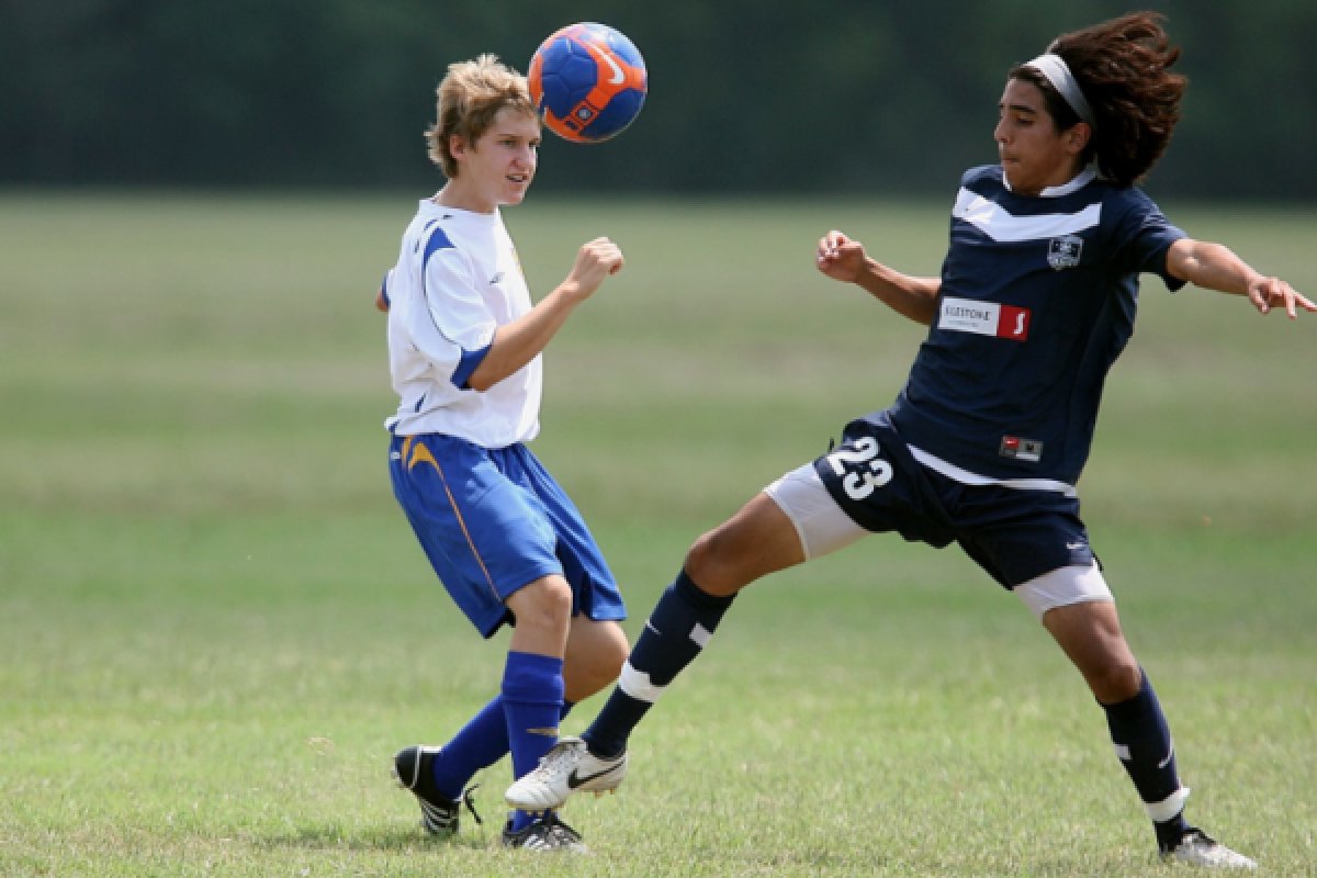 Escócia resolve proibir cabeçadas em partidas de futebol com crianças menores de 12 anos