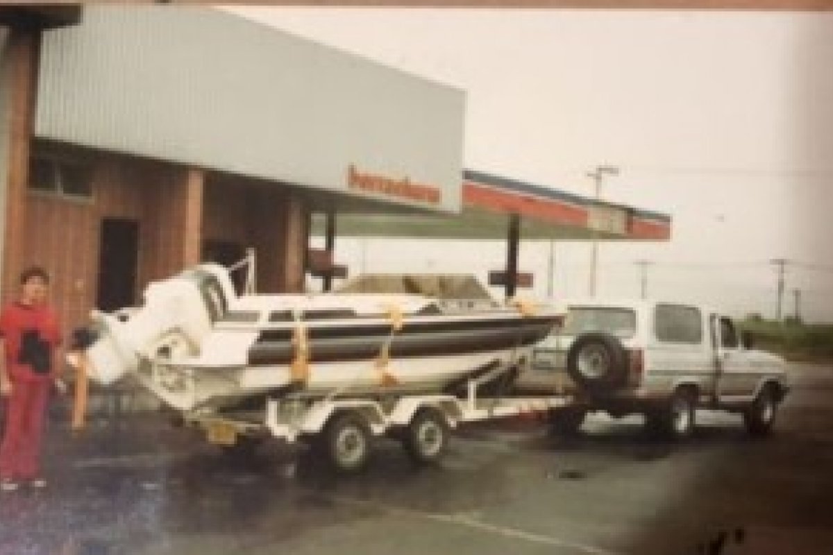 30 anos sem Ayrton Senna: lancha que foi do piloto estará no 9º Encontro Brasileiro de Autos Antigos!