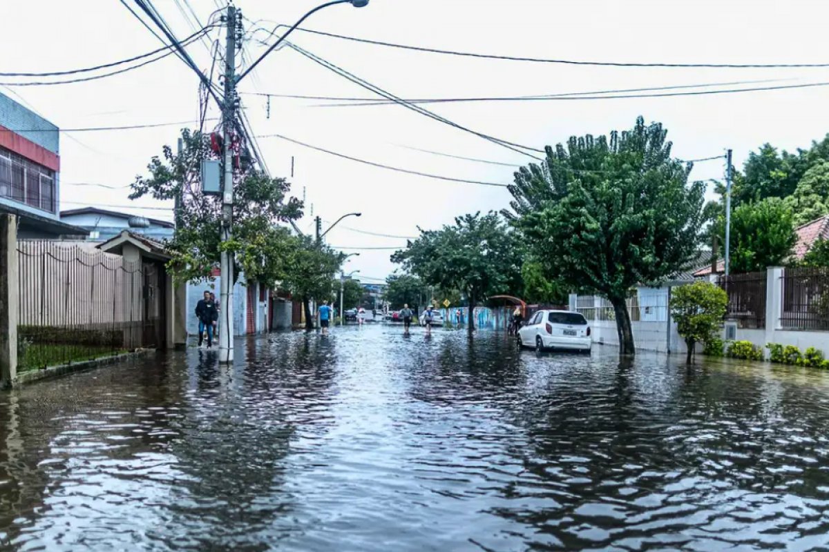 Chuvas no RS devem parar na terça (14) e voltar na quinta (16); previsão é de mínima de até 2°C