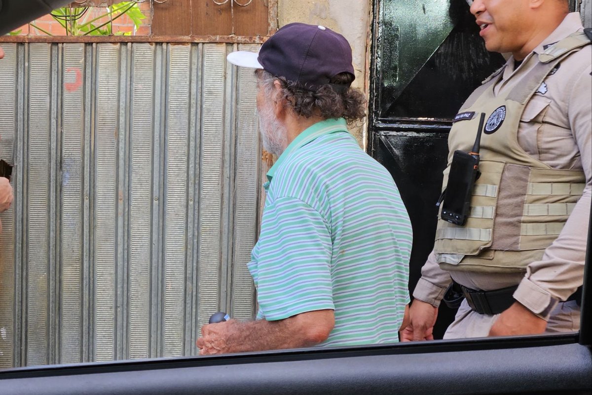 PM auxilia idoso perdido a voltar pra casa em Águas Claras