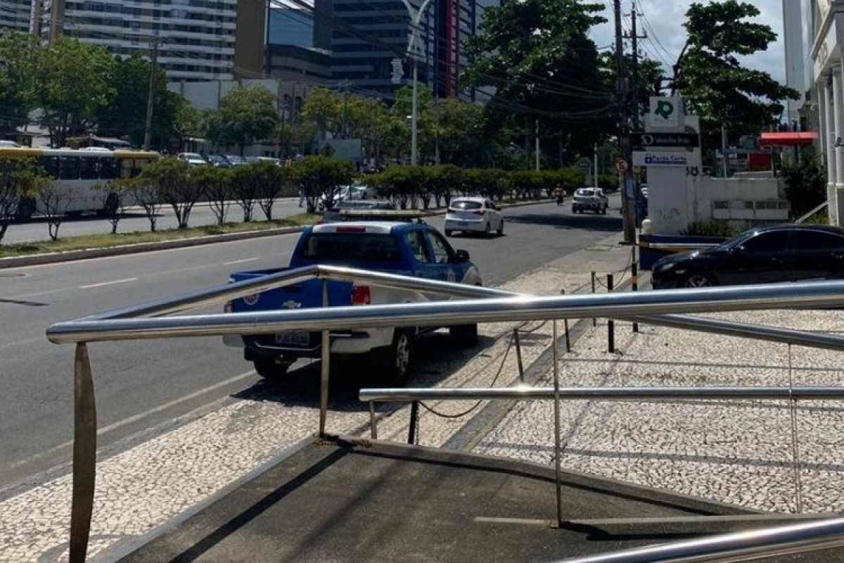 Bandidos assaltam funcionários e pacientes em clínica no Itaigara