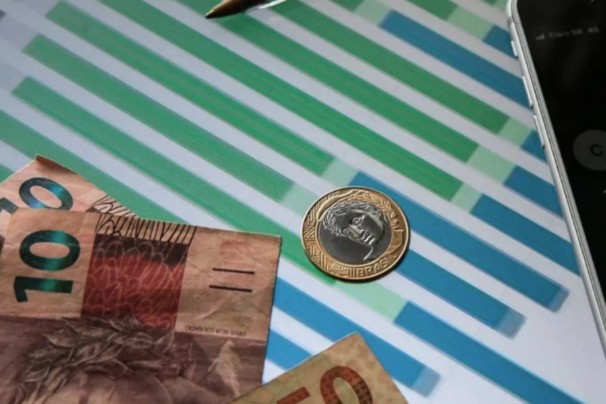 Geração Z tem salário menor, mais dívidas e taxas de inadimplência, diz pesquisa