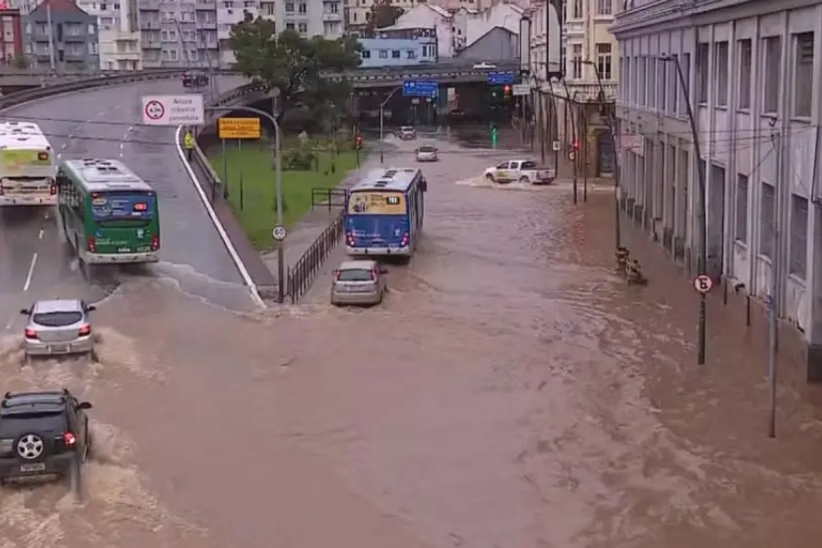 Limpeza de Porto Alegre vai custar mais de R$ 100 milhões, diz prefeito