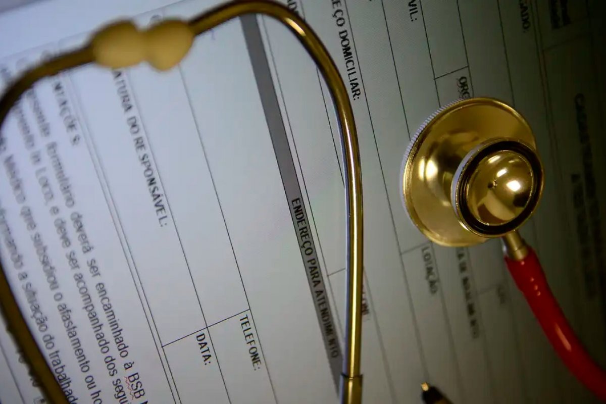 Planos de saúde limitam reembolsos para diminuir custos