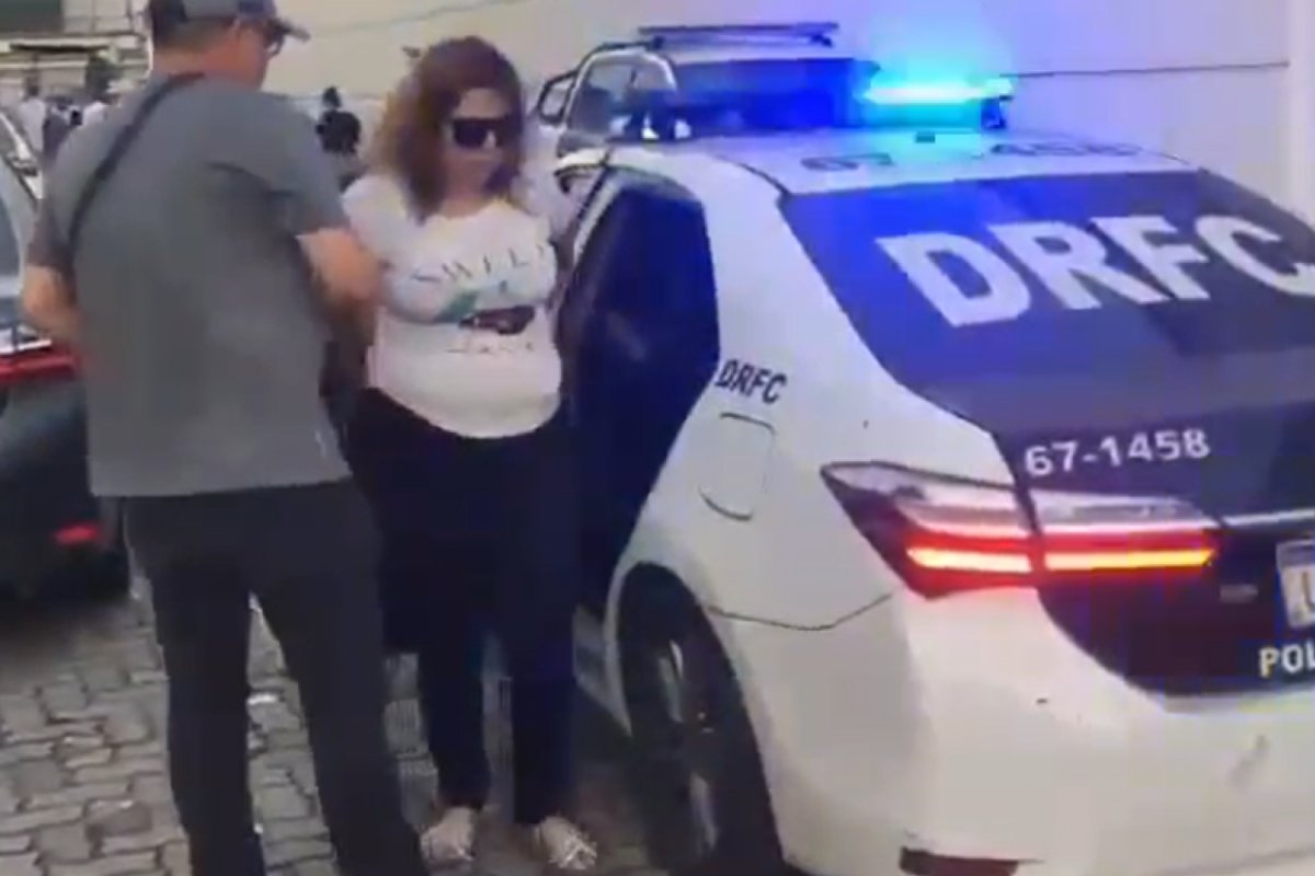 Polícia prende mulher foragida por envolvimento em golpe milionário contra idosa no RJ