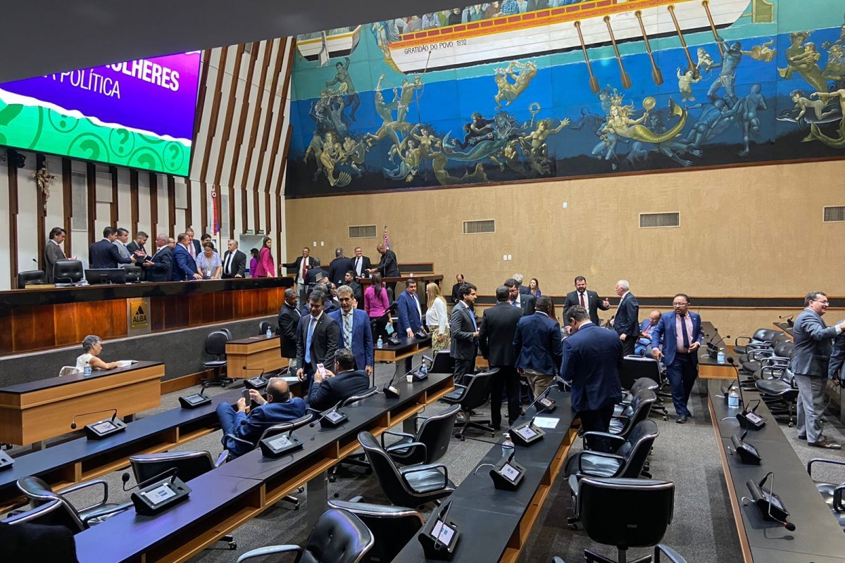 Na terceira tentativa, governo Jerônimo consegue aprovar 'Bahia pela Paz' na ALBA