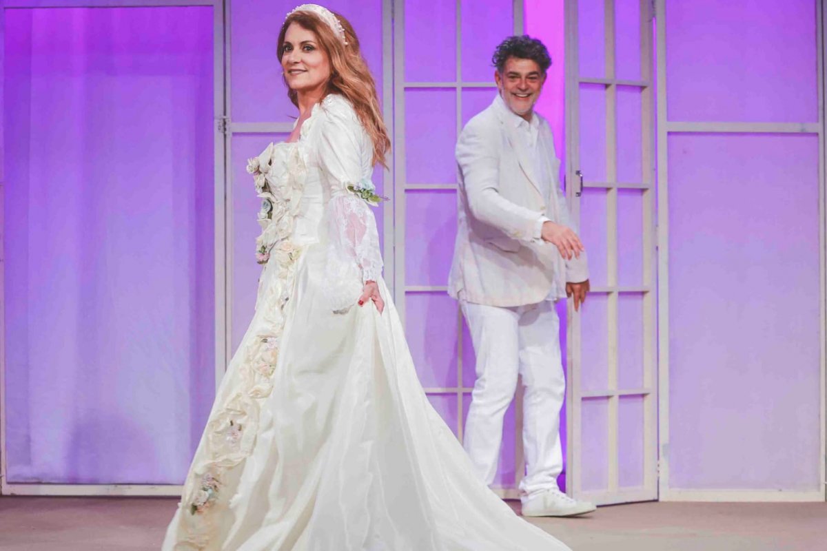 Vista por mais de 100 mil pessoas, “DUETOS, A Comédia de Peter Quilter”, chega a Salvador com Patricya Travassos e Eduardo Moscovis!